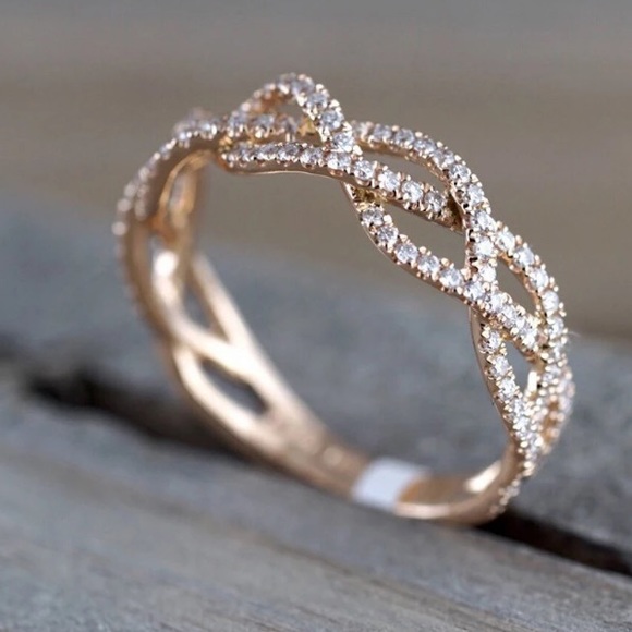 Jewelry - ¥ NEW ROSE GOLD TWIST DIAMOND RING